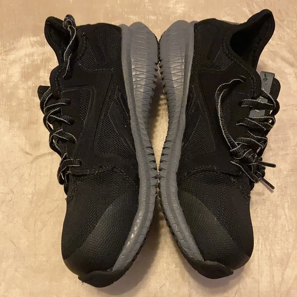 Reebok excellent black
